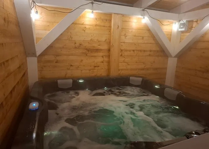 Сasa de vacaciones Dom Między Jeziorami Na Kaszubach, 10 Osób, Jacuzzi, Ognisko, Kominek *